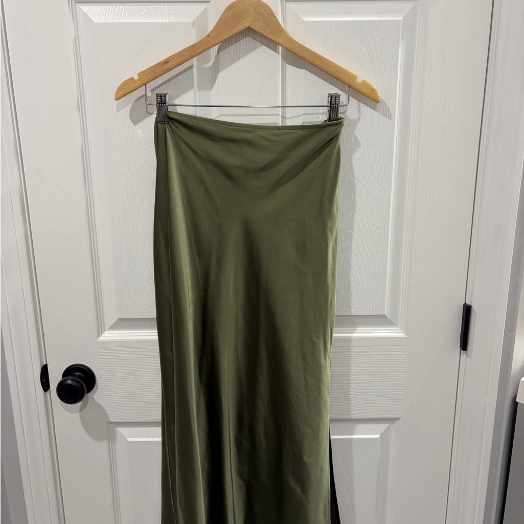 Old Navy Olive Green Maxi Skirt - Sleek Flowing Style
